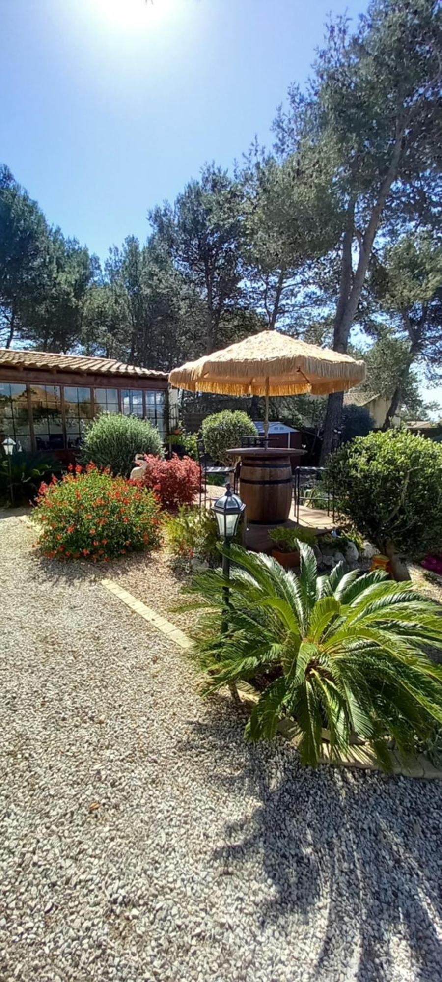 Bed and Breakfast Les Coronilles Beaucaire  Exterior foto
